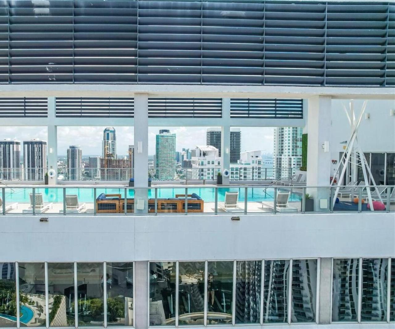 Art-filled Loft 180 Views, Rooftop Pool, Parking Hébergement de vacances Miami