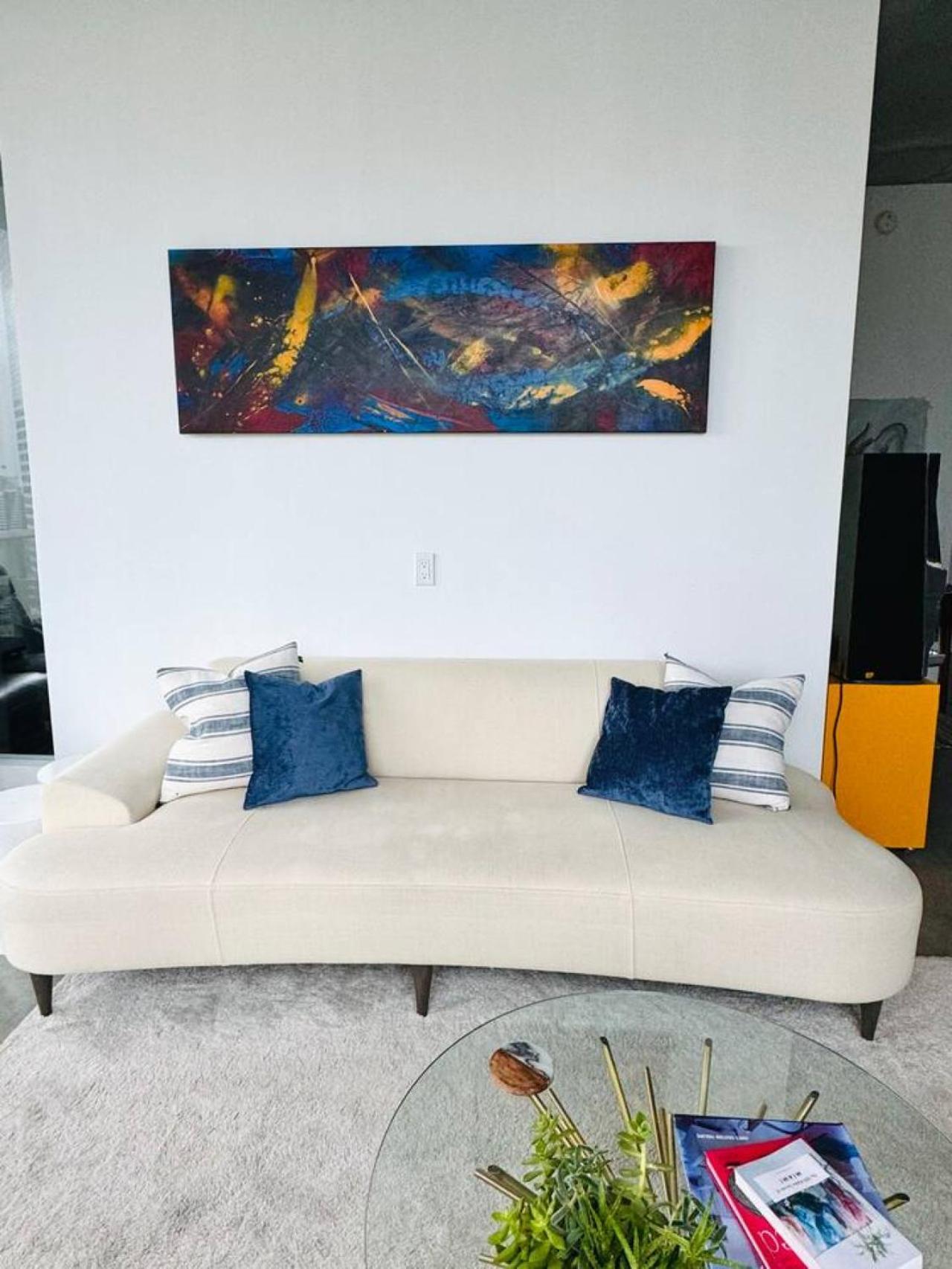 Hébergement de vacances Art-filled Loft 180 Views, Rooftop Pool, Parking