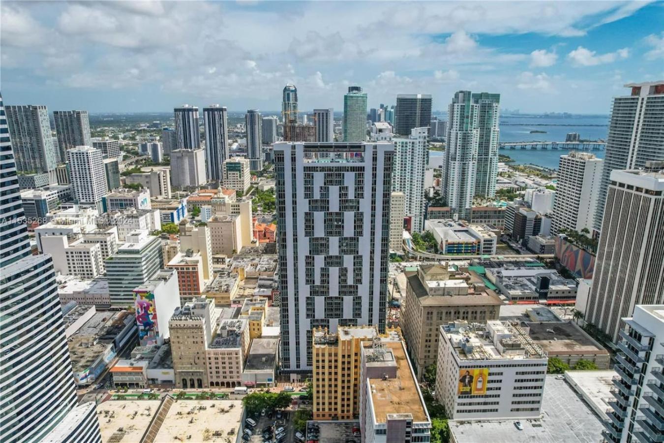Hébergement de vacances Art-filled Loft 180 Views, Rooftop Pool, Parking Miami