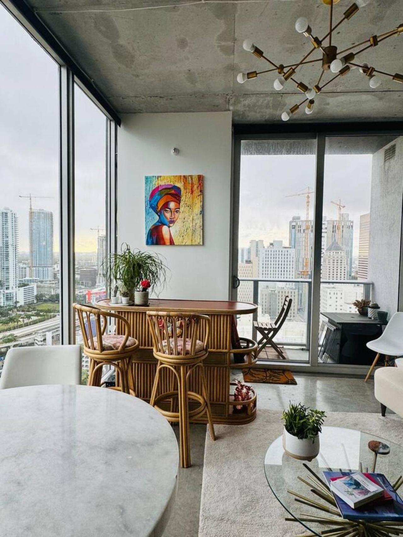 Hébergement de vacances Art-filled Loft 180 Views, Rooftop Pool, Parking Miami