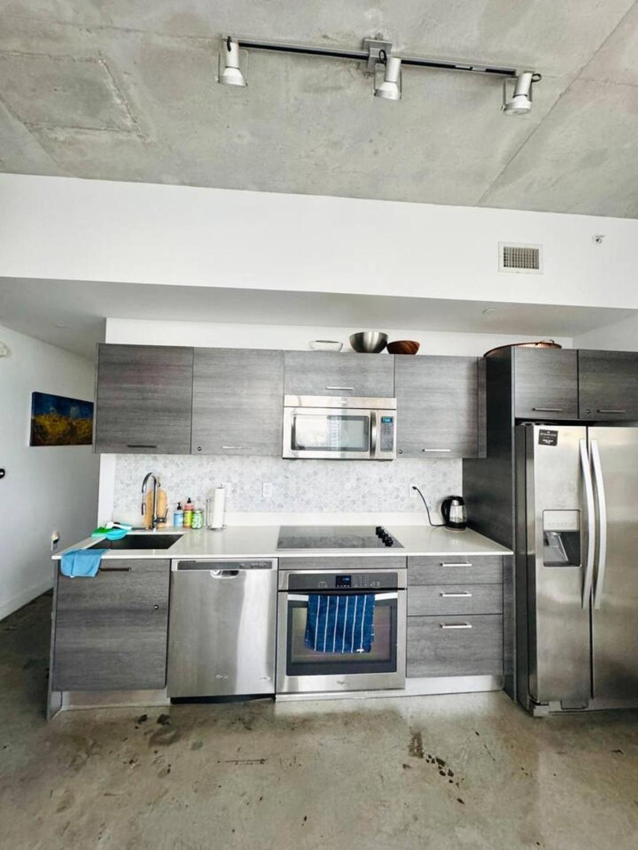 Hébergement de vacances Art-filled Loft 180 Views, Rooftop Pool, Parking Miami